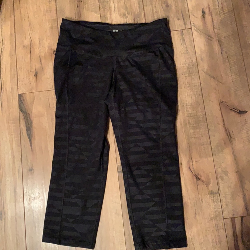 Black capris Old Navy med